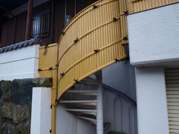 樹脂竹パネル　螺旋階段