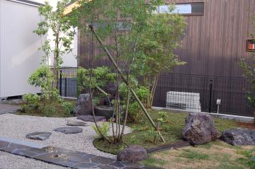 ソヨゴ・モミジ・アセビ・竹筧・和の庭・癒し・日本の伝統