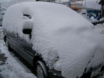雪と車