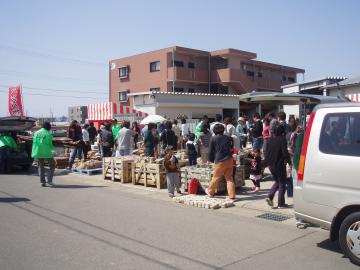 ハンパ物市　初日10時頃の様子！