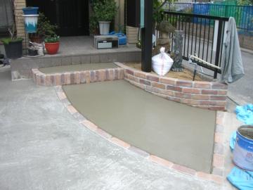 洗い出し　アプローチ　花壇