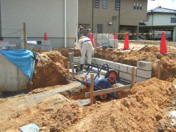 ブロック 掘り方 基礎