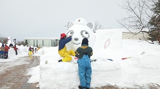 長岡　雪しか祭り　100ダルマ作成中