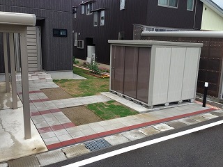 長岡市でシンプルモダンなアプローチ