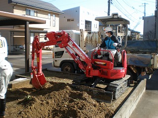 機械で掘る