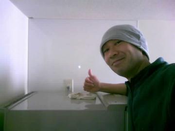 どこかのブログで出てきそうなアングルの一枚。。。冷蔵庫とueyamaさん♪