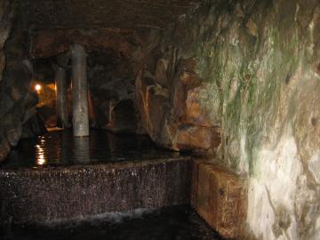 洞窟風呂