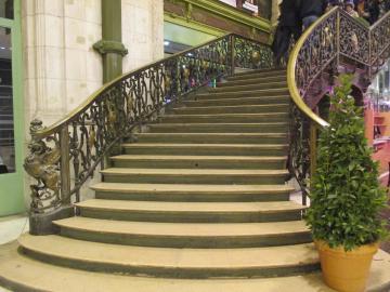 リヨン駅構内の階段