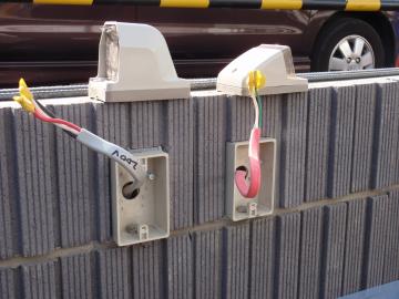 ダイワハウス　外構工事　多摩川　ブロック壁に電気自動車用充電コンセント　：エクステリア横浜
