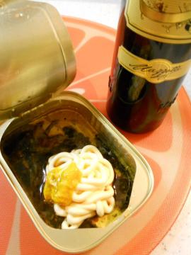 オイルサーディンの缶にバルサミコ+マヨネーズ+分辛子