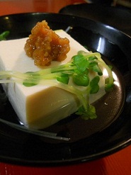 おすましの湯豆腐に柚子みそ＆カイワレ大根