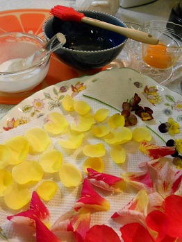 花びら＆卵の白身＆グラニュー糖のすり鉢