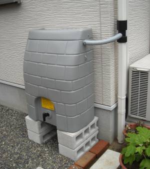 千葉市の補助金で雨水タンクを設置しました。