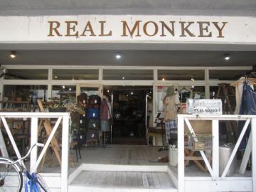 店の前