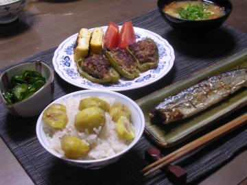 栗ご飯とさんま，ピーマンの肉詰め