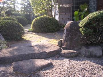 年明けに工事予定の飛び石