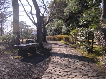 木曽石の園路