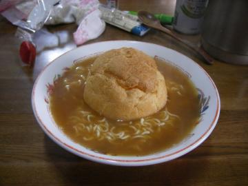 味噌ラーメンにシュークリーム