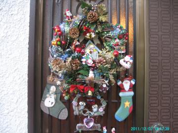 2011/12/7/christmas wreath b