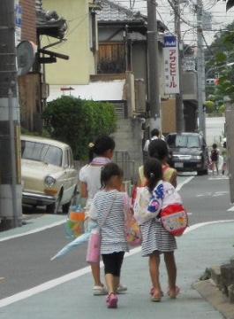 夏休みでも学校のプール