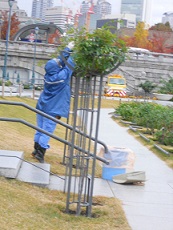 スタッフさん、雨の中を、、、ご苦労さま様　