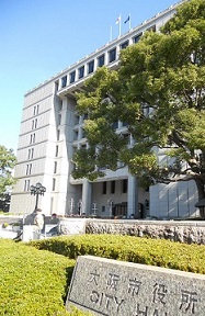 大阪市庁舎前