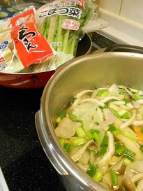 具だくさんの味噌汁（品目稼ぎ）　　小松菜＆高野豆腐