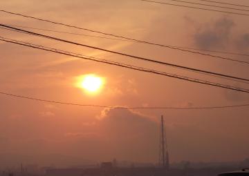 北九州市小倉北区の夕日｜草刈り続く・・・