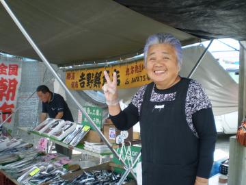 勝浦朝市の名物おばちゃん