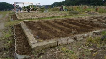 野々島ラベンダー畑　作業中