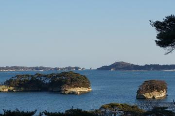 松島海岸から野々島と桂島の眺め